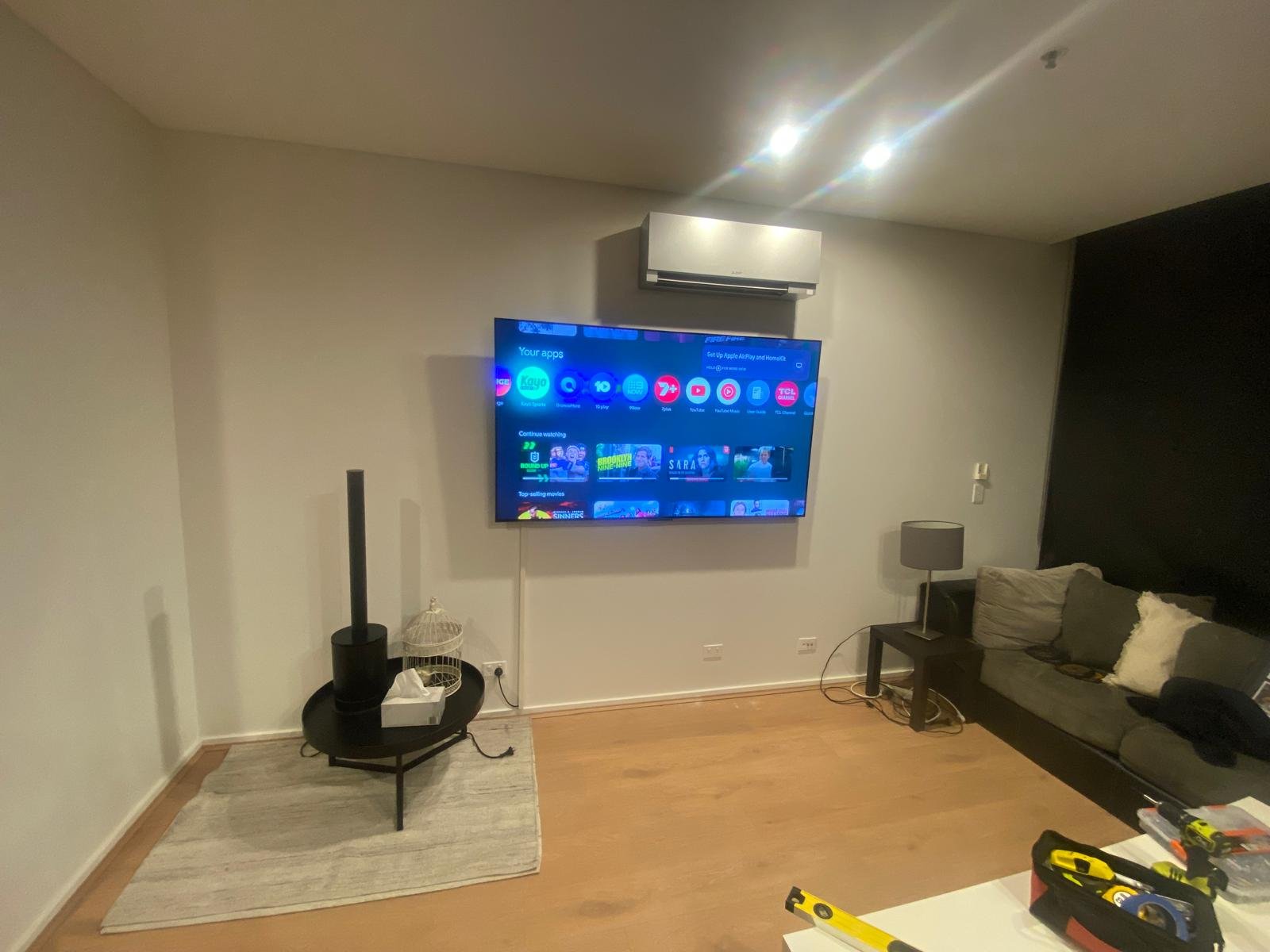 Clean wall mount
